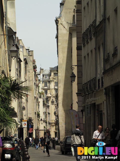 SX18616 Random street in Paris